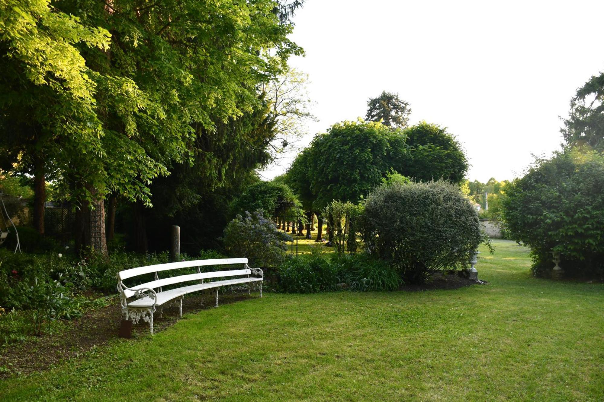 Le Val Clos, Appartement Dans Une Maison De Maitre 19E Tanlay Extérieur photo